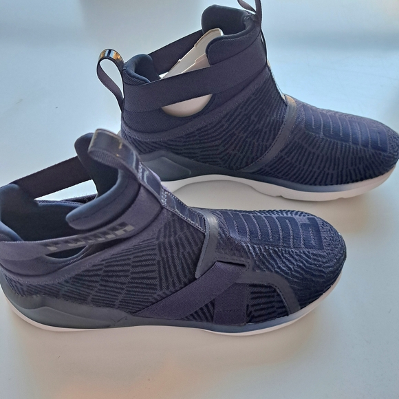 NWOT Ladies Sz 7 Puma Strap Fierce Navy Athletic Sneakers Lightweight - Picture 10 of 12